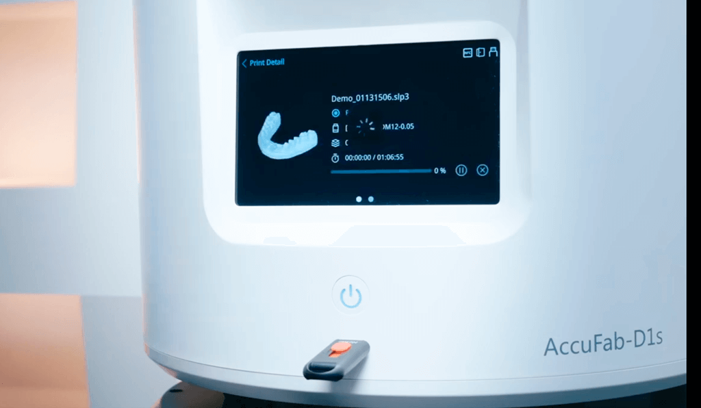 Печать на 3D принтере AccuFab-D1s с флешки